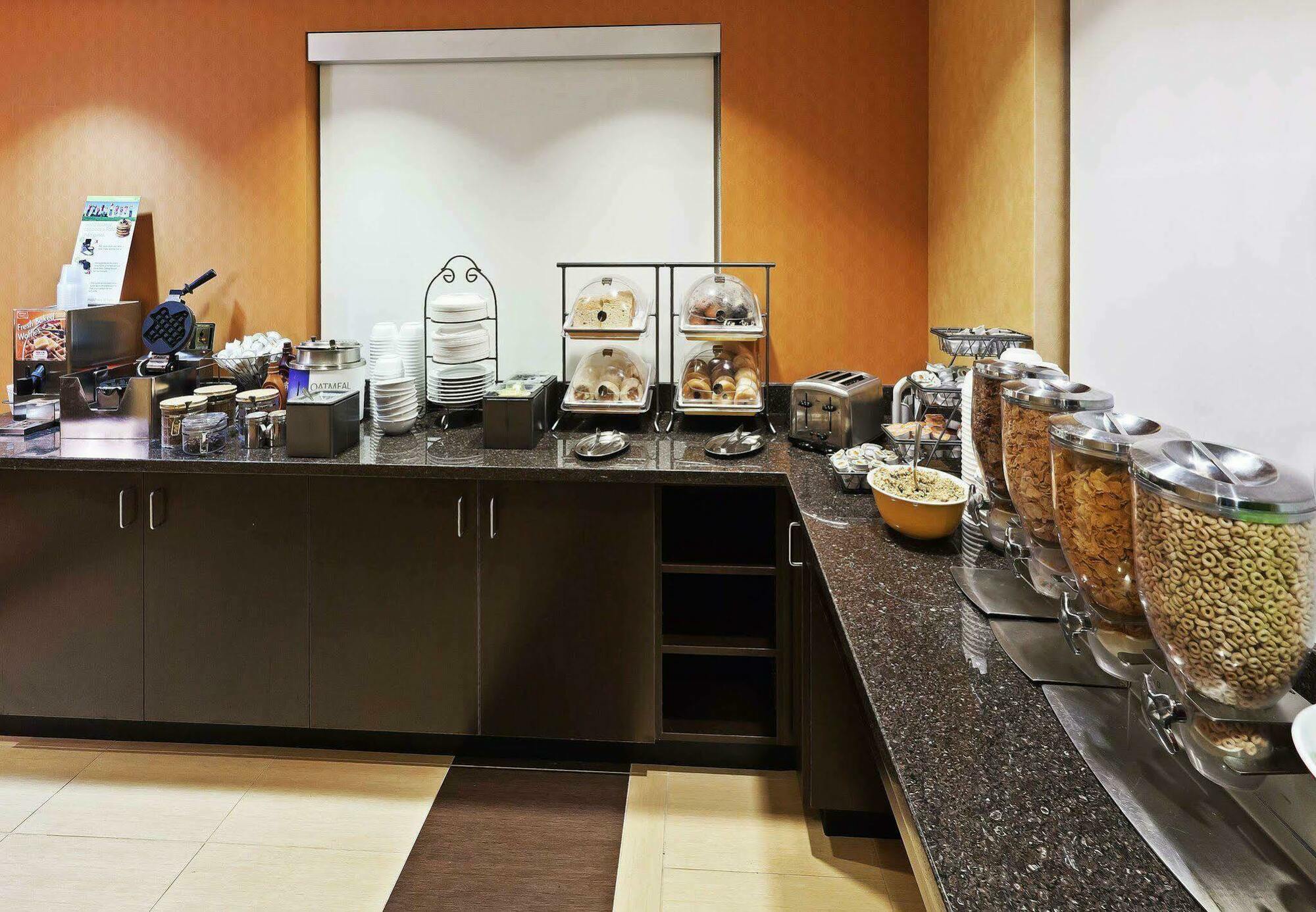 Residence Inn Houston Sugar Land/Stafford Restoran fotoğraf